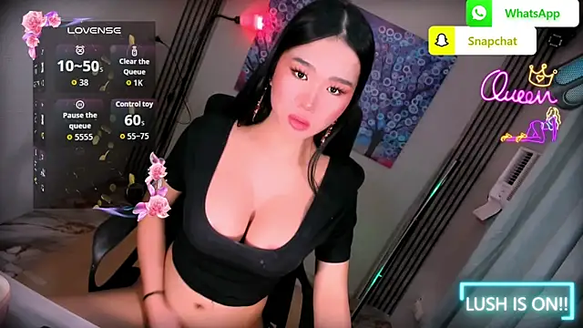 xBigSurpriseLorainex online show from May 19, 1:18 pm