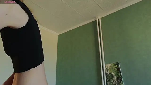 SunnyLeia online show from April 5, 12:15 pm