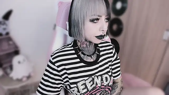 shes creepy online show from May 26, 3:06 am