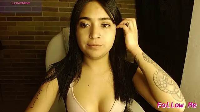 sweet-little online show from April 7, 1:40 am