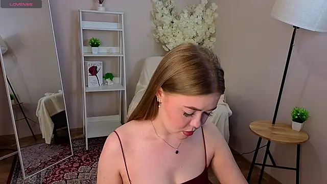 BlondeLina online show from May 21, 4:43 am