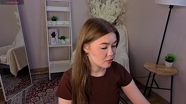 BlondeLina online show from May 13, 6:30 am