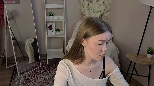 BlondeLina online show from May 19, 4:41 am