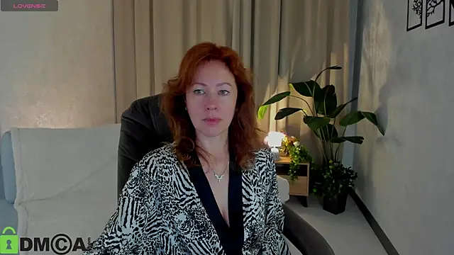 LeticiaRomano online show from May 17, 4:00 am