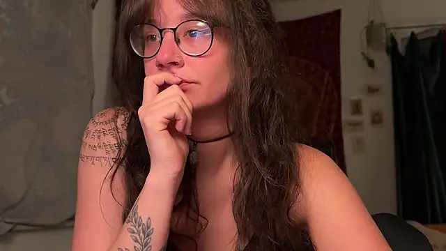 nyxo  online show from April 3, 6:50 pm