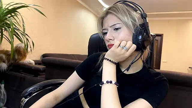 annie1handsome online show from March 19, 6:01 pm