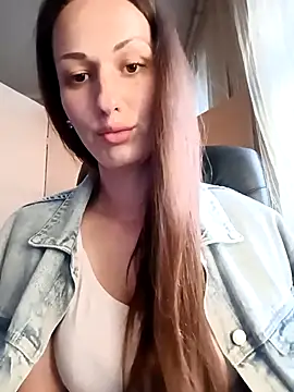 LunaCrystall online show from April 7, 4:20 pm