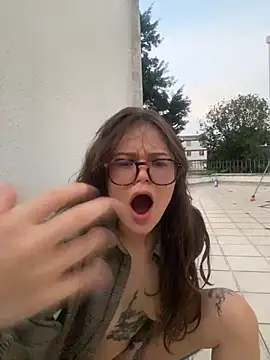 Tallulah Kinky online show from April 4, 11:25 pm