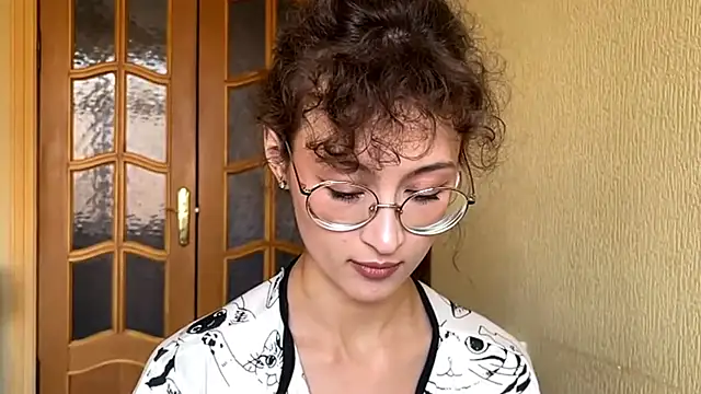 AngelesRavetto online show from April 10, 11:05 am