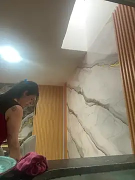 leila moretti online show from April 12, 3:37 pm