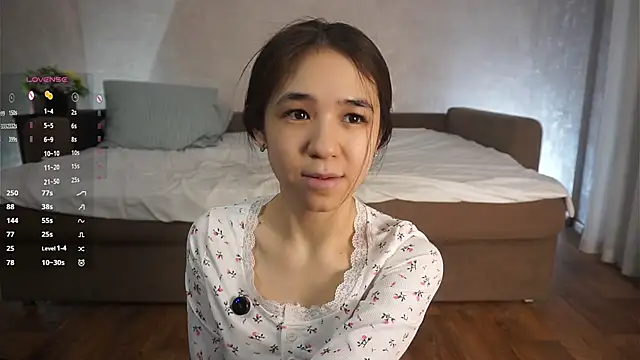 CherrylLlams online show from March 29, 6:29 pm