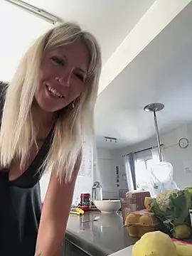 AtomBlondy online show from May 8, 7:33 am