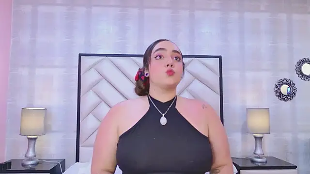 VioletMonroee online show from April 2, 3:15 am