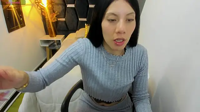 Abril Fox   online show from April 7, 8:33 pm