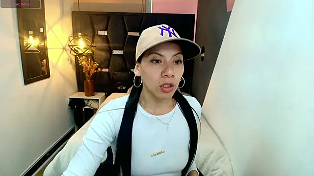 Abril Fox   online show from May 7, 8:23 pm