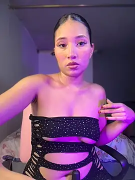 iamkyliewest online show from April 3, 5:55 pm