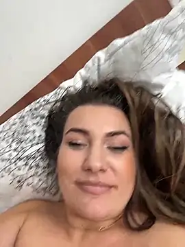 SweetCurvess online show from April 4, 12:15 pm