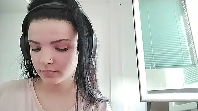 Kateqte online show from April 1, 1:41 pm