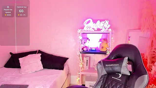 Julieth Caandy online show from March 27, 11:44 am