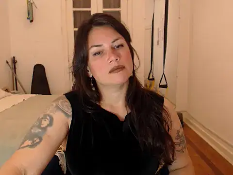 Polyglot Goddess online show from April 11, 9:07 pm