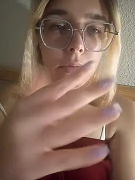 kitsuneniki online show from March 25, 6:44 pm