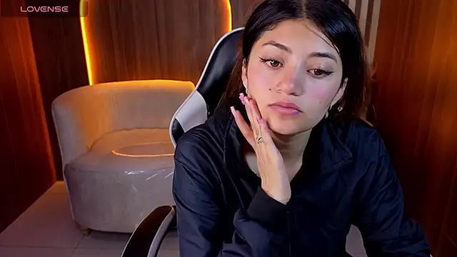 Lia queen tx online show from May 12, 3:04 am