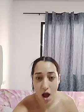 isabellaHill2 online show from May 25, 3:44 pm