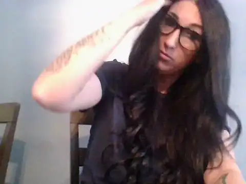 TheVictoriaWolf online show from April 4, 12:15 pm