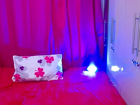 danielajall online show from March 27, 2:57 am