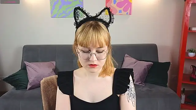 TheaQuill online show from April 4, 3:44 pm