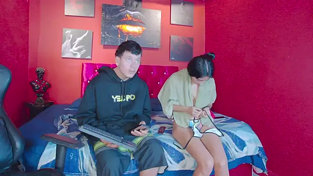 Chloe MagnusKnight  online show from March 16, 11:25 am