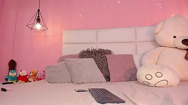 KarolyneLune online show from May 5, 8:12 pm
