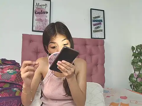 Sweet Scarlett  online show from May 14, 2:45 pm