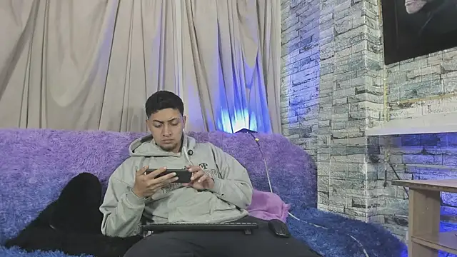 NoahAndBunny online show from May 15, 11:46 am