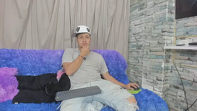 NoahAndBunny online show from May 21, 11:19 am