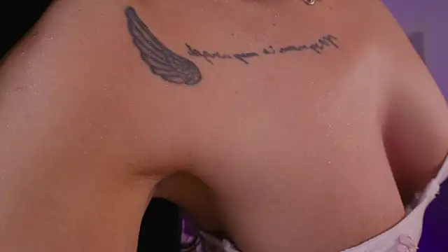 EvieBliss online show from April 3, 8:23 am