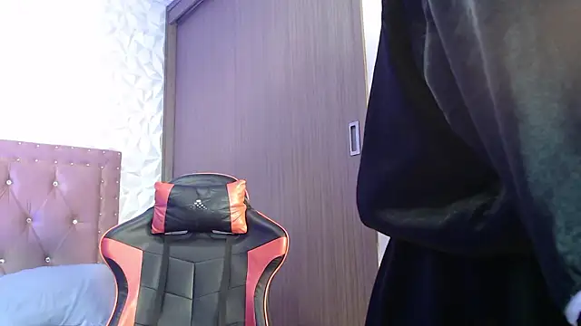 justkarlitaa online show from March 24, 2:28 am