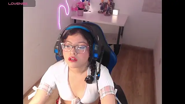 sweetie lisa online show from April 6, 7:37 pm