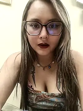 annie 27 online show from March 26, 3:25 pm