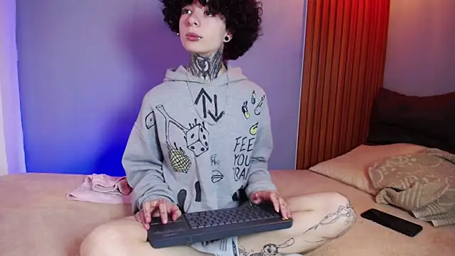 JuneBlake  online show from March 27, 2:18 pm