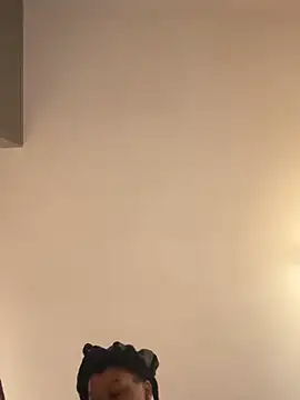 Halligirl online show from March 16, 11:36 am