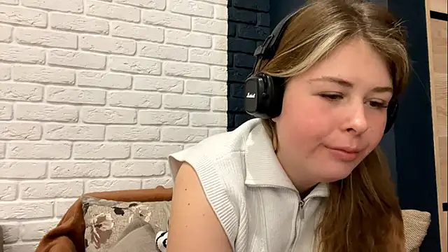 RanaeBryant online show from March 20, 6:29 am