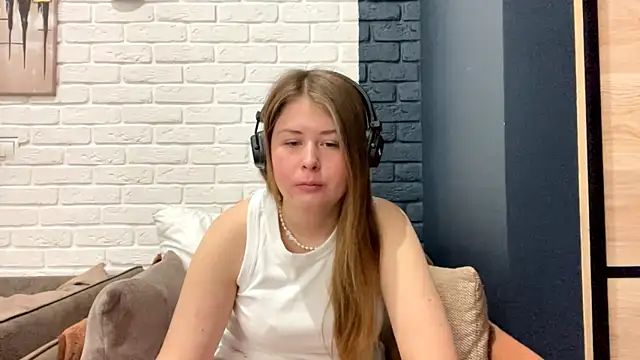 RanaeBryant online show from April 12, 7:11 am