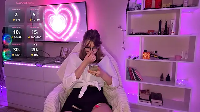 Olivia 132 online show from April 8, 1:13 pm