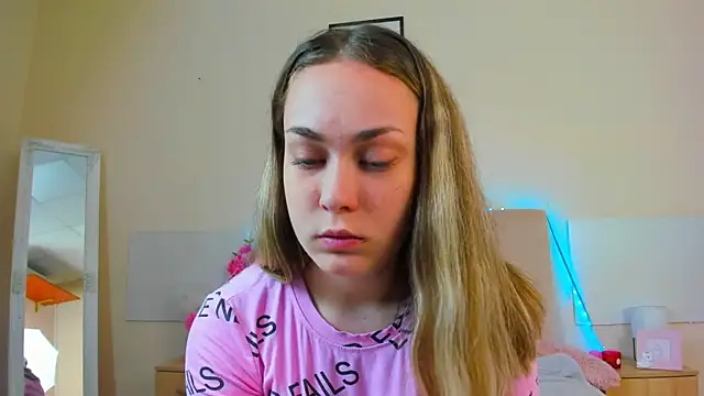 MelanieCuty online show from July 9, 5:32 am