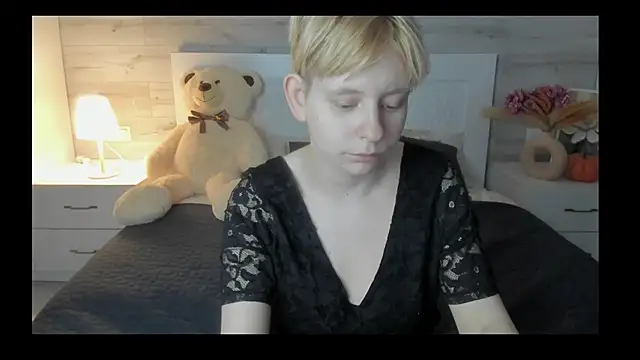 EloraBlu online show from March 25, 7:44 am