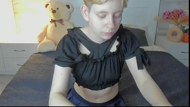 EloraBlu online show from March 24, 7:36 am