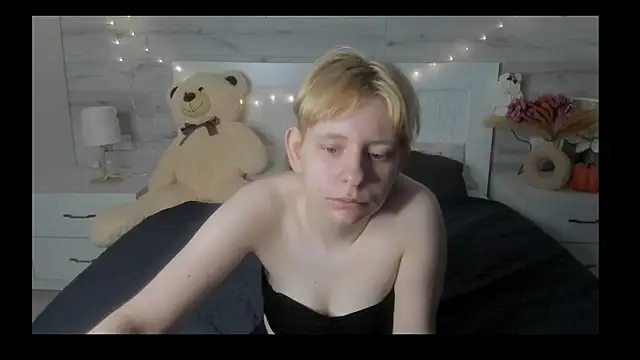 EloraBlu online show from March 31, 7:30 am