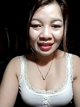 Yiyi102300 online show from April 7, 2:30 pm