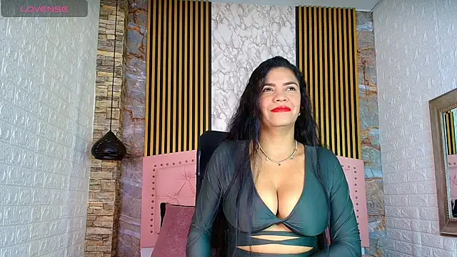 AishaCambell  online show from May 13, 10:10 am